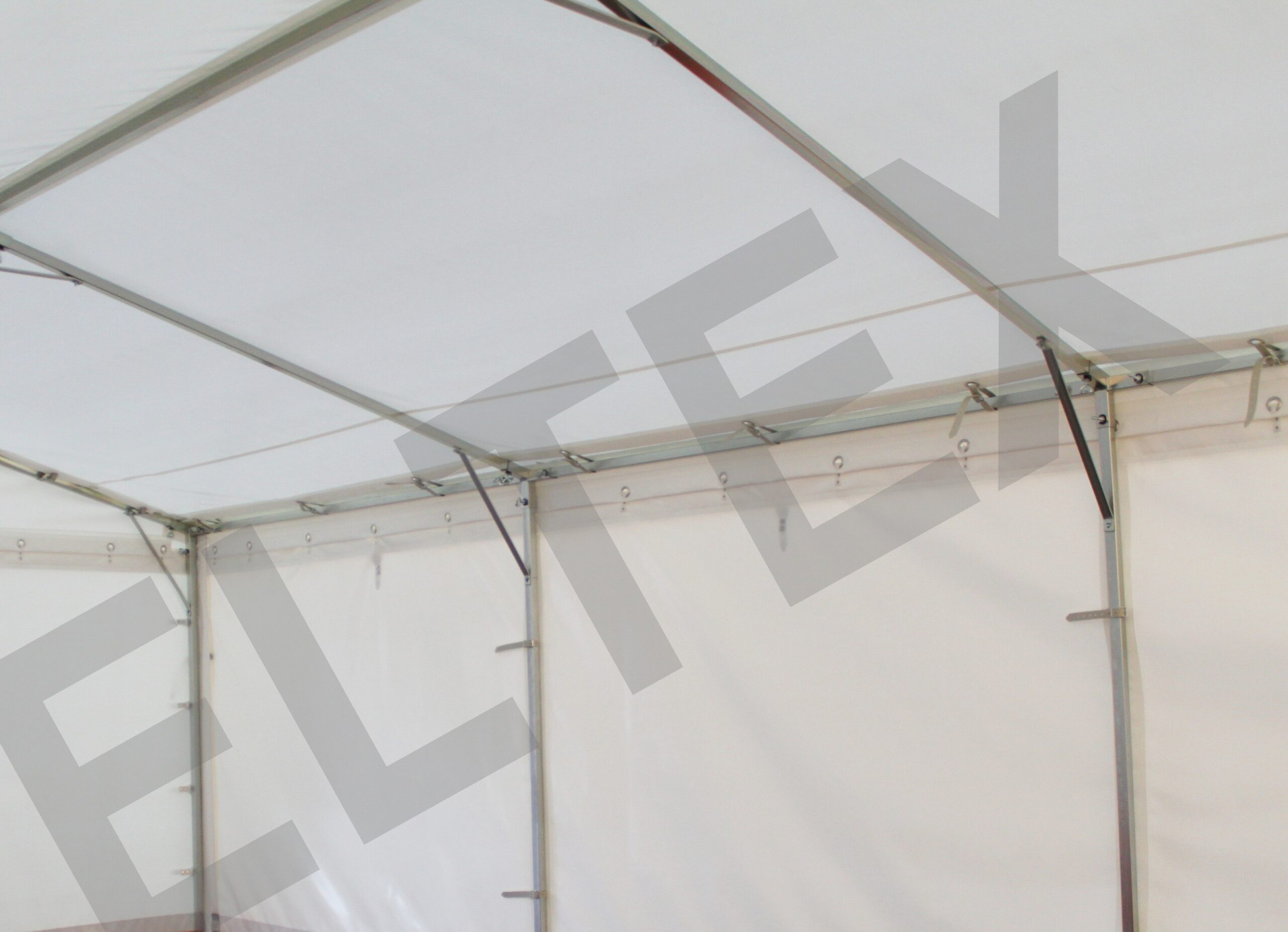 Titan-Ösenbandabspanung