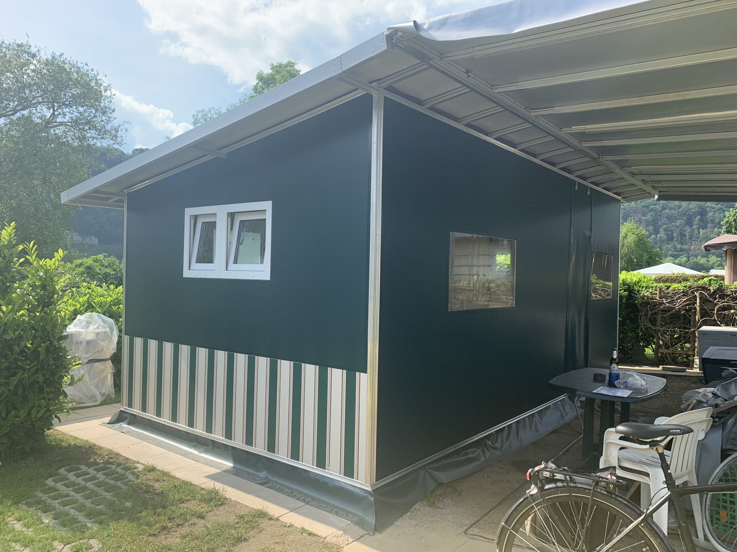 Wohnwagenvorzelt mit Carport