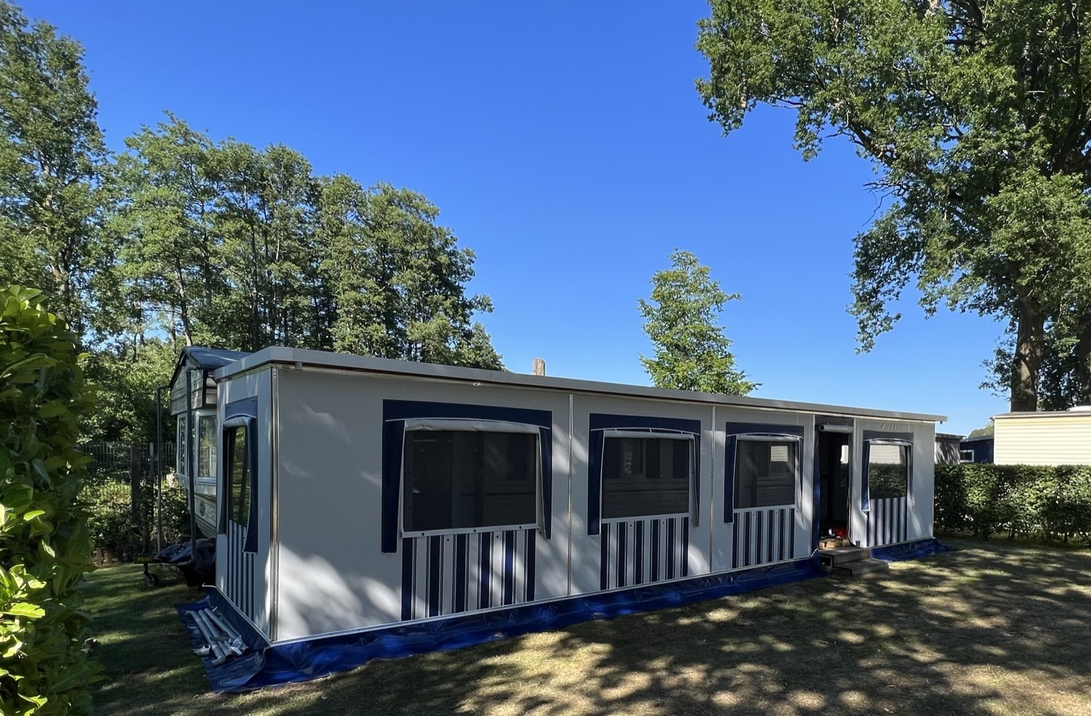 Wohnwagenvorzelt mit neuen Planen