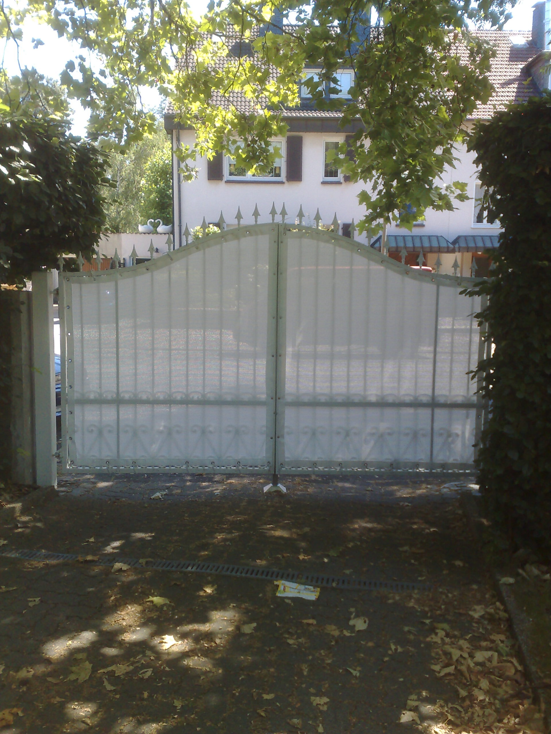Sichtschutz-Toreinfahrt